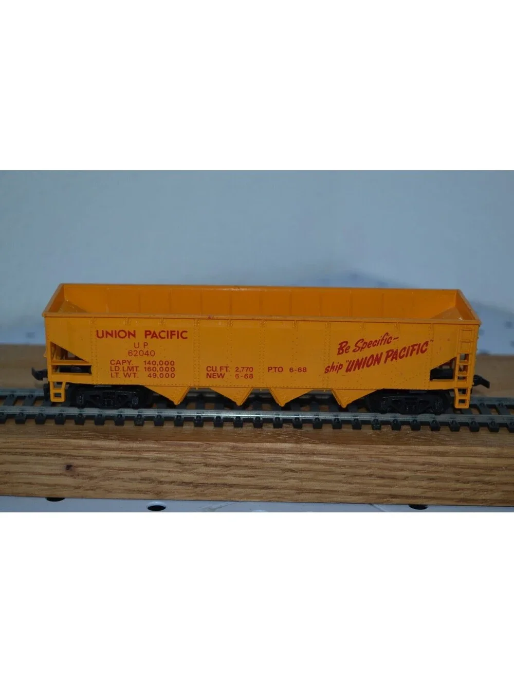 Tyco Ho Scale #344E Union Pacific 4-Bay Hopper U.P. #62040 Train Car